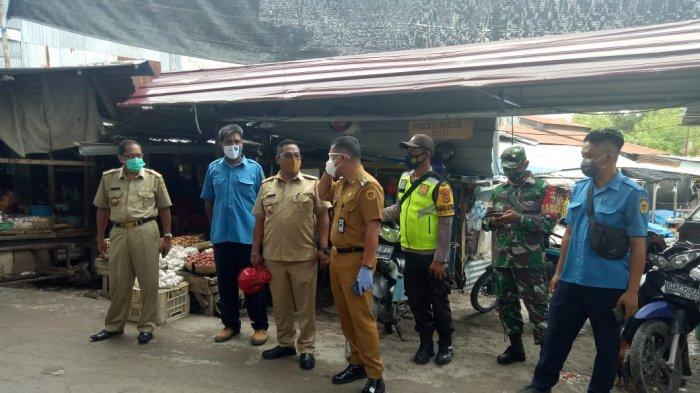 Di Kota Kupang, Lurah Naikoten I Tegur Warga di Pasar Kasih