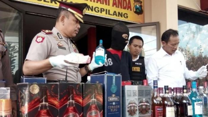 Polisi Ringkus Produsen Minuman Keras Impor Palsu di Surabaya