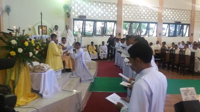 17 Diakon Dithabiskan, Uskup Saku: Tidak Usah Bercita-cita Lagi