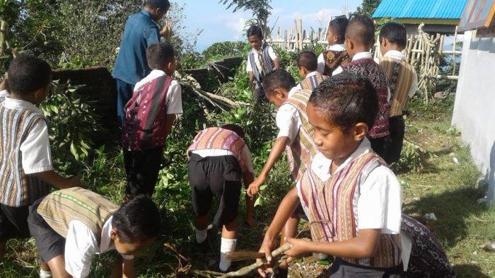 Puluhan  Murid  SDK  Riit,  Sikka Tunda  Belajar  Dua Jam