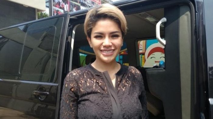 Sering Berpenampilan Seksi, Nikita Mirzani Mantap Berhijab : 'Telat Nakal'
