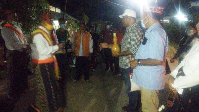 Paket AG Disambut Ritual Adat di Wae Kesambi