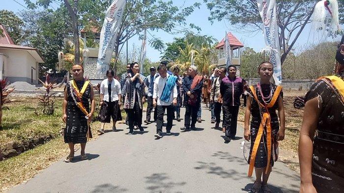 Investor dari Jakarta Tiba di Wisata Alam Air Panas Mengeruda Disambut Tarian Ja'i