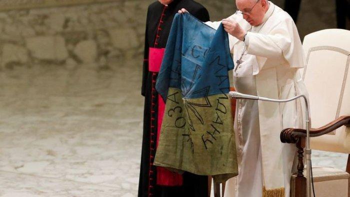 Cium Bendera Ukraina, Paus Fransiskus Kutuk Pembantaian di Bucha