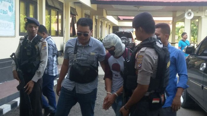 Nekat, Pria Ini Bunuh  Pacarnya, Memandikan Jenazah, Memasukan ke Karung dan Buang di Bukit Cinta