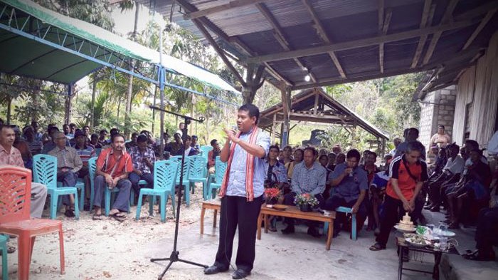 Kontak Janjikan Penerangan Listrik Setiap Desa