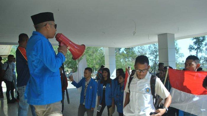 HMJ Pariwisata Politeknik Negeri Kupang-NTT Aksi  Demonstrasi Protes Pungli di Lingkungan Kampu,