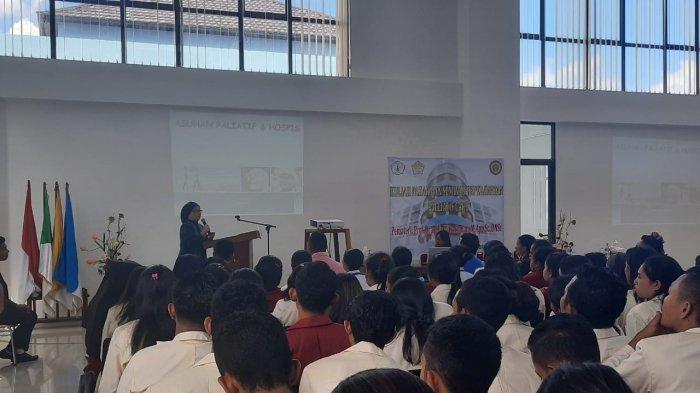 Profesor Keperawatan Pertama di Indonesia Kuliah Pakar di Unika St. Paulus Ruteng