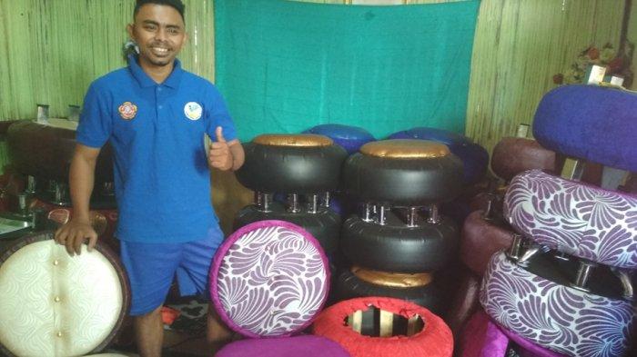 Rian Sulap Ban Bekas Jadi Kursi dan Meja Bermutu Tinggi