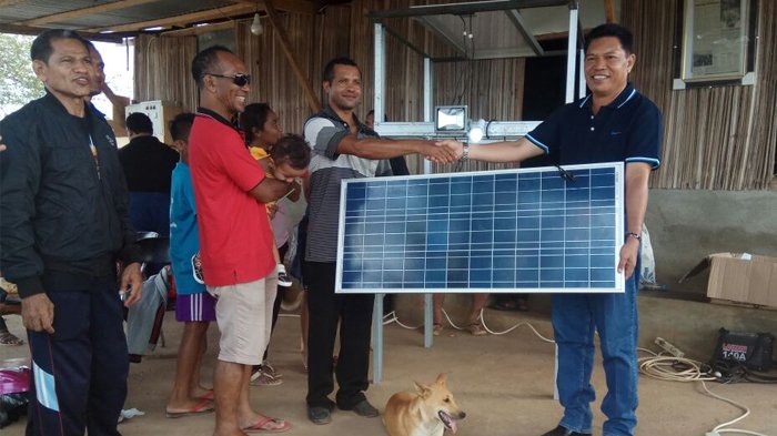 Robert Soter Marut Sumbang Solar Cell untuk Penerangan di Gua Maria Bikono Kupang