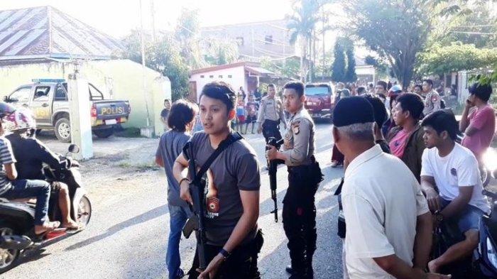 Rumah Pasangan Cinta Terlarang Kakak Adik Nyaris Diserang Warga, Aparat Kepolisian Berhasil Amankan