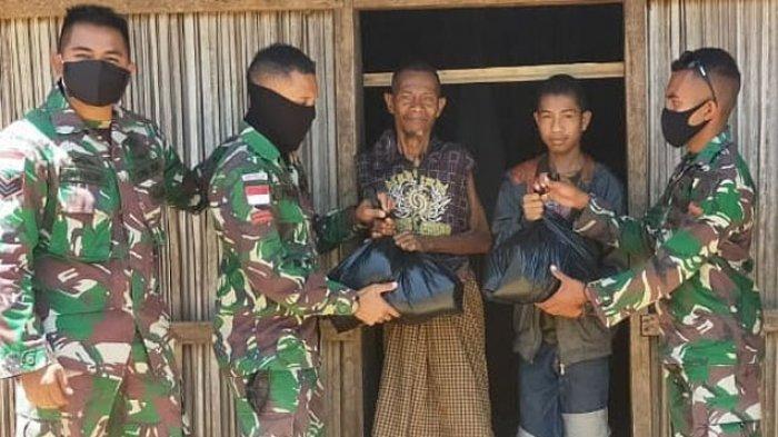 Satgas Pamtas Yonif 744/SYB Beri Sembako dan Pakaian Layak Pakai Buat Warga