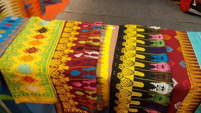 Aneka Songket NTB untuk Baju Pesta