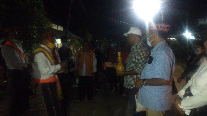 Gelar kampanye di Wae Kesambi, Paket AG Disambut Ritual Adat