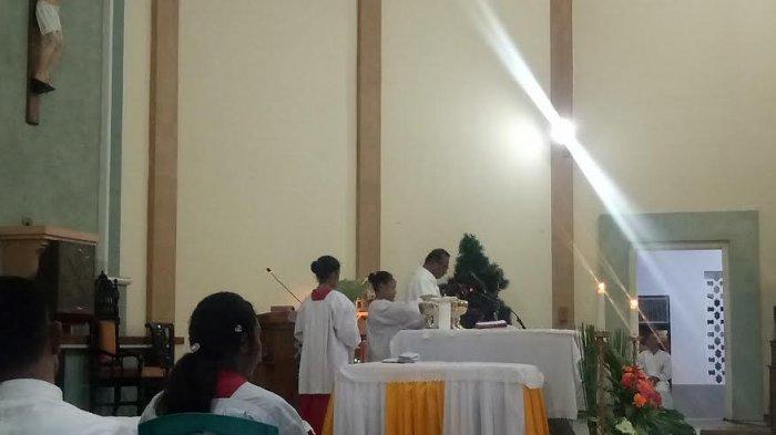 Ribuan Umat Ikuti Perayaan Misa Malam Natal di Gereja Centrum Danga Nagekeo