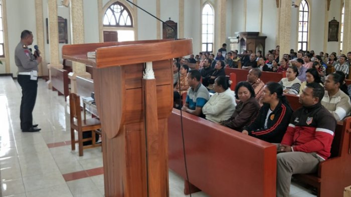 Satlantas Polres Ngada Lakukan Ini di Gereja MBC  Bajawa