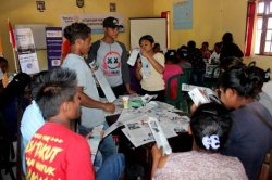 Rumah Literasi Cermat Ngada Bentuk Komunitas Kriya Limbah Di Wolomeze