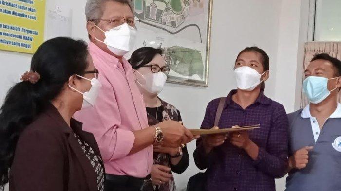 Susanti Ndapataka Resmi Jadi Mahasiswa di UNKRIS Kupang