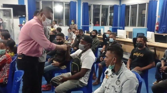 Bupati Sikka Kirim 42 Tenaker ke Kalimantan Barat
