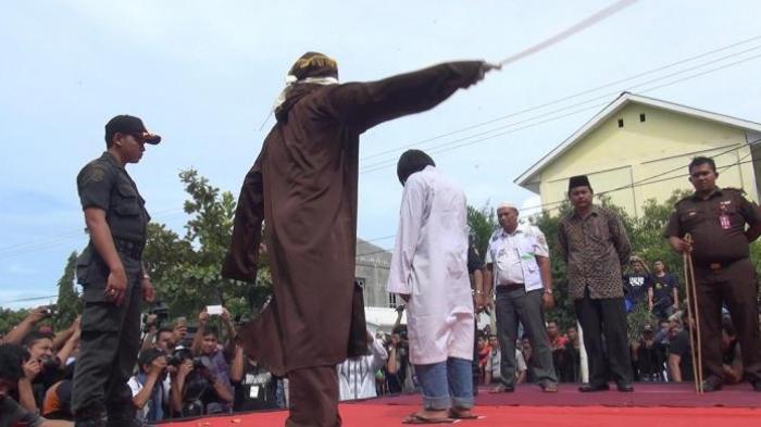 18 Pelanggar Qanun Dihukum Cambuk di Banda Aceh