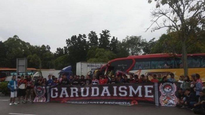 Link Live Streaming Piala AFF 2018 - Ratusan TKI Malaysia Sewa 8 Bus Dukung Timnas Indonesia