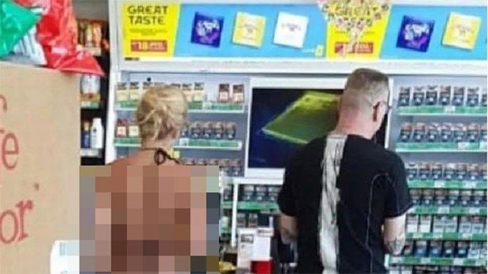 Viral! Turis Wanita Seksi Datang Belanja ke Minimarket di Bali Nyaris Tanpa Busana, Lihat Fotonya