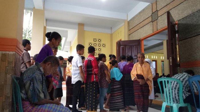 Ajak Generasi Muda Gunakan Sarung Tenun Daerah