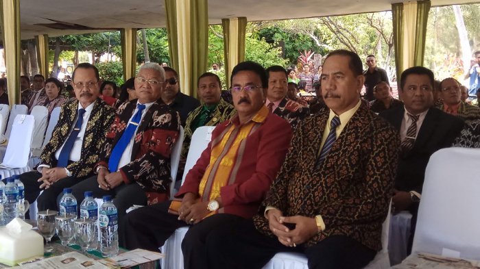 Walikota Kupang Serahkan Dana PEM Tahap III Rp 250 juta per Kelurahan