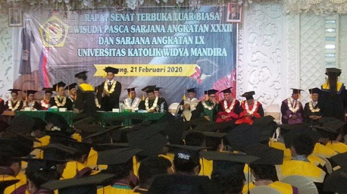 Unwira Kupang Wisuda 570 Lulusan, Rektor Ungkap Persoalan yang Melilit NTT