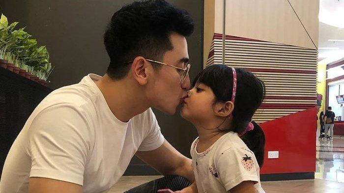 Verrel Bramasta Punya Ade Angkat, Begini Cara Memanjakannya, Anak yang Berutung ya