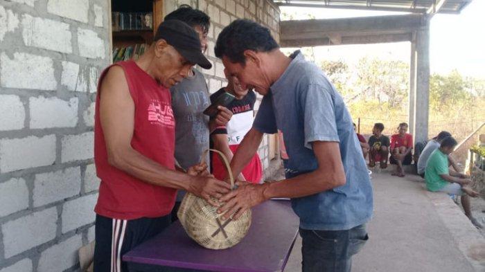 Warga Bello Kerja Bakti Berhadiah Sembako