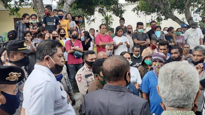 Selama Dua Jam, Mobil Pimpinan Dewan dan Dinas PMD Sikka Disandra Warga Desa Lela