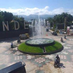Warga Ende Antusias Lihat Air Mancur