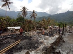 Warga Masih Padamkan Api Di Kampung Adat Gurusina
