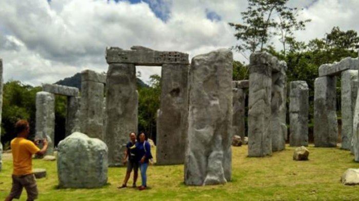 Ongkos Tidak Cukup untuk Melihat Monumen Stonehenge di Inggris ? Mampir Saja di Lereng Merapi Sleman