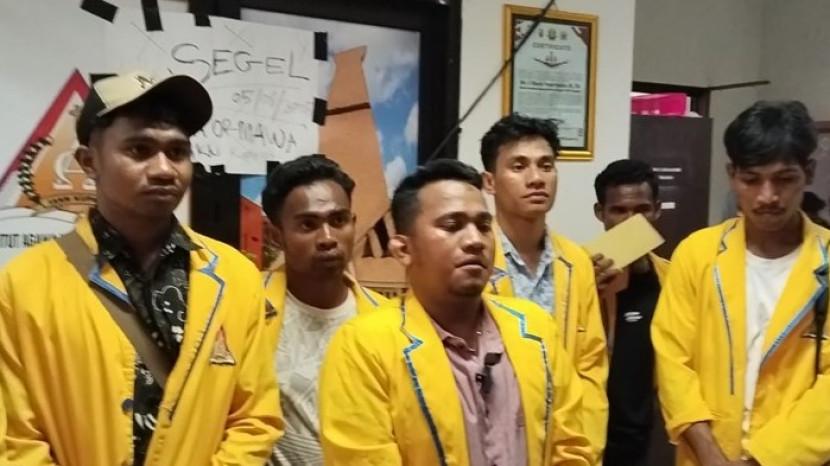 Segel Ruang Kerja Rektor IAKN Kupang, Mahasiswa Desak Cabut SK Pemberhentian 3 Pejabat