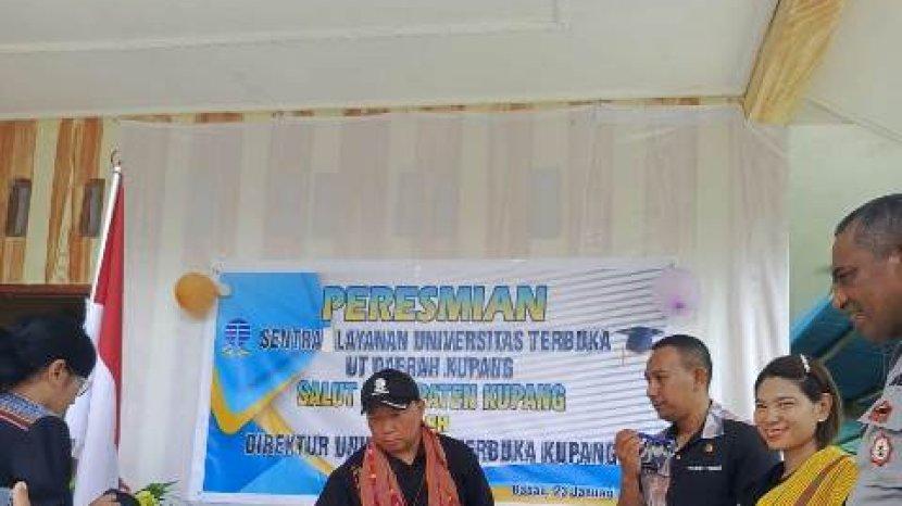 Direktur Universitas Terbuka Kupang Resmikan SALUT di Babau Kabupaten Kupang NTT