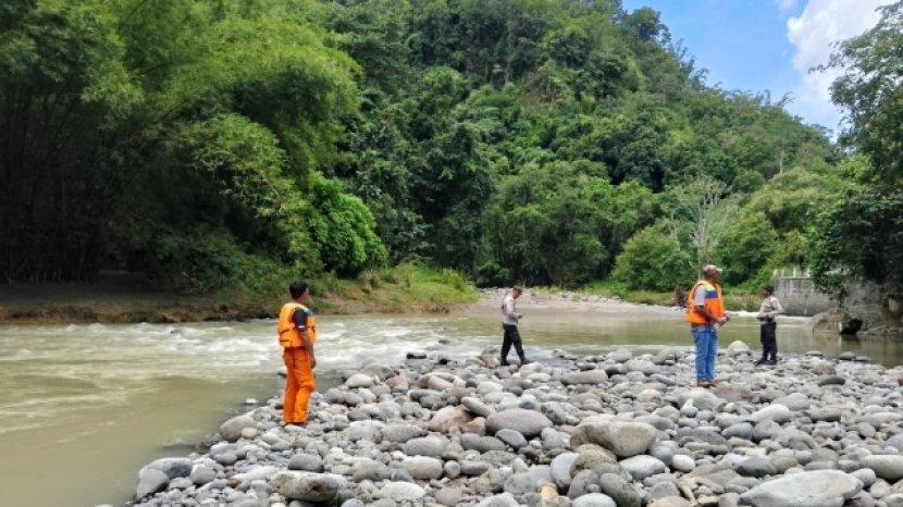 Tim SAR Hentikan Pencarian Lansia Yang Hilang Terseret Arus Sungai di Manggarai Barat
