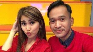 Ada-artis-yang-menghujat-Ayu-Ting-Ting-Tapi-saat-bertemu-cipika-cipiki.jpg