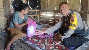 Aipda-Sukiman-sedang-mengunjungi-bayi-Stevano-Yota.jpg