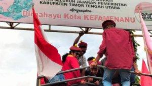 Aksi-PMKRI-di-depan-kantor-Bupati-Timor-Tengah-Utara.jpg