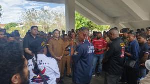 Aksi-damai-di-halaman-Kantor-DPRD-Kota-Kupang-Senin-892025-pukul-1300-WITA.jpg