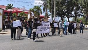 Aksi-demonstrasi-Aliansi-Rakyat-Menggugat-di-depan-markas-Polda-NTT-Jumat-1292025.jpg