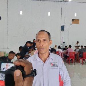 Anggota-Bawaslu-Kabupaten-Malaka-Hilarius-Bria-Suri-sedang-melakukan-pengawasan-d.jpg