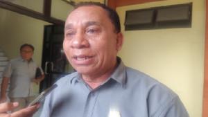 Anggota-Komisi-V-DPRD-NTT-Kasimirus-Kolo-saat-diwawancarai.jpg