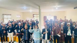 Anita-Jacoba-Gah-foto-bersama-para-kepala-sekolah-guru-informatika.jpg