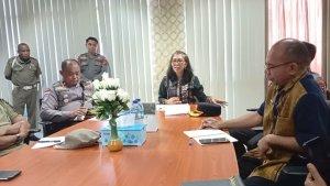 Asisten-Dua-Setda-Provinsi-NTT-Janji-Akan-Tindak-Lanjut-Tuntutan-Sopir-Pikap.jpg