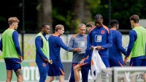 Asisten-pelatih-kepala-Bali-United-Jeffrey-Talan-saat-mendampingi-pemain-Timnas-Belanda-U21.jpg