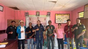 BANTUAN-Stiper-Flores-Bajawa-serahkan-bantuan-di-Kantor-Desa-Sawu-Kecamatan-Nagekeo.jpg