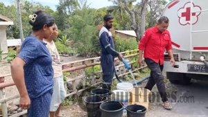 BPBD-dan-PMI-Sikka-sedang-melaju-distribusi-air-untuk-warga-terdampak-erupsi-Gunung-Lewotobi.jpg